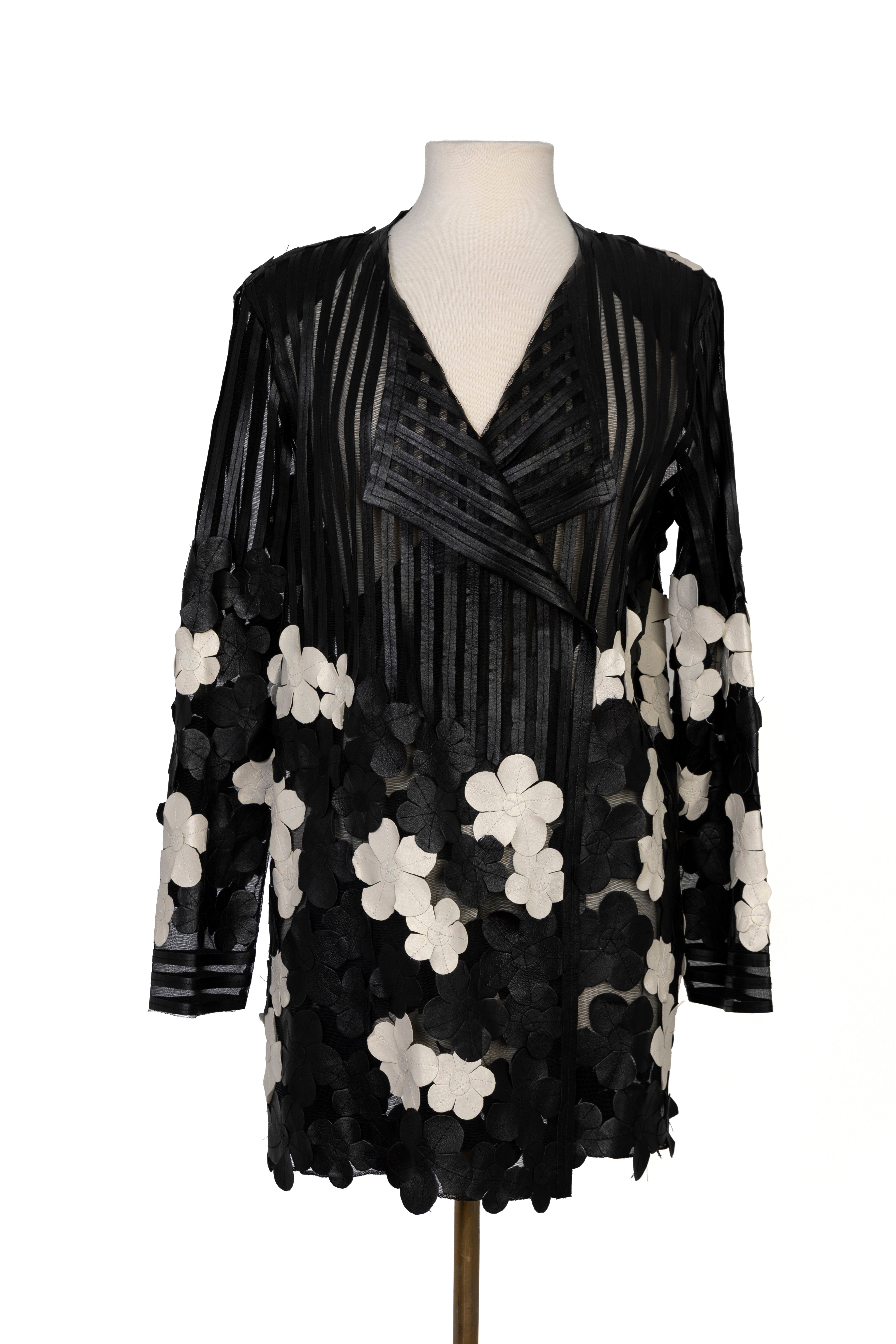 BLK/WHITE-DAISY COAT