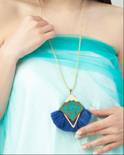 HOWZ-E-TALAA NECKLESS