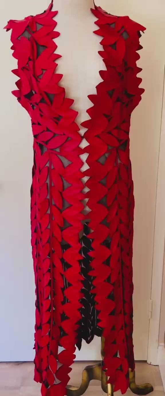 Load video: FLAT LEAF MAXI VEST RED