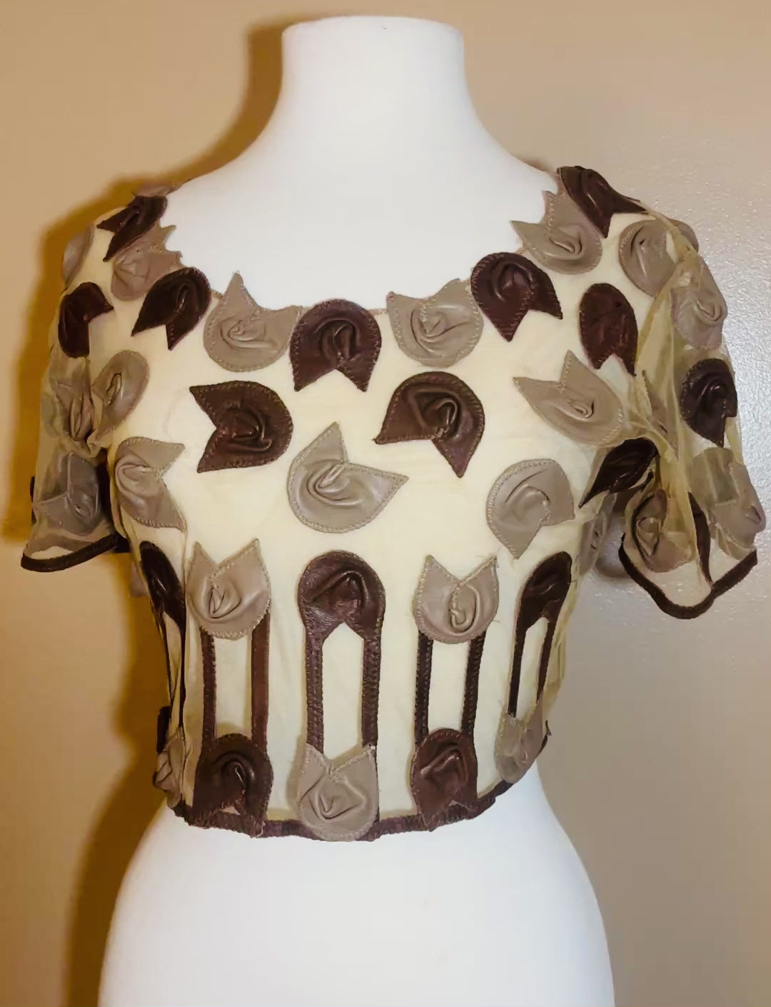 Load video: TULIP CROP TOP TAUPE/BROWN